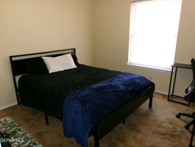 Building Photo - 3454 Broken Arrow Dr