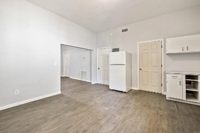 Building Photo - 3100 S Mulberry St