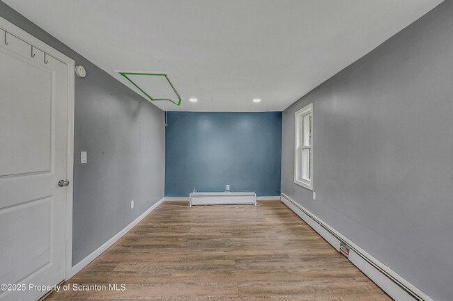 Building Photo - 664 Laurel Dr