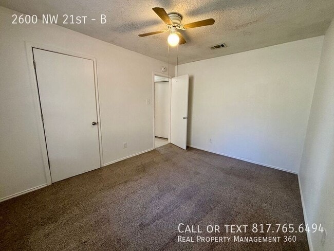 Building Photo - 2600 NW 21st-B