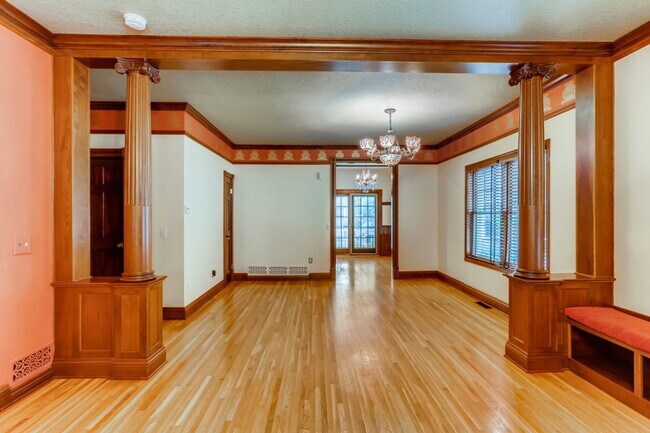 Building Photo - 490 Laurel Ave