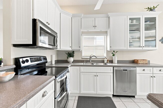 Building Photo - 233 Kingston Dr