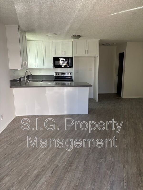 Building Photo - 5637 Strohm Ave