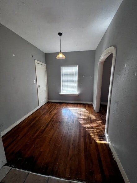 Building Photo - 108 N Gordon Dr