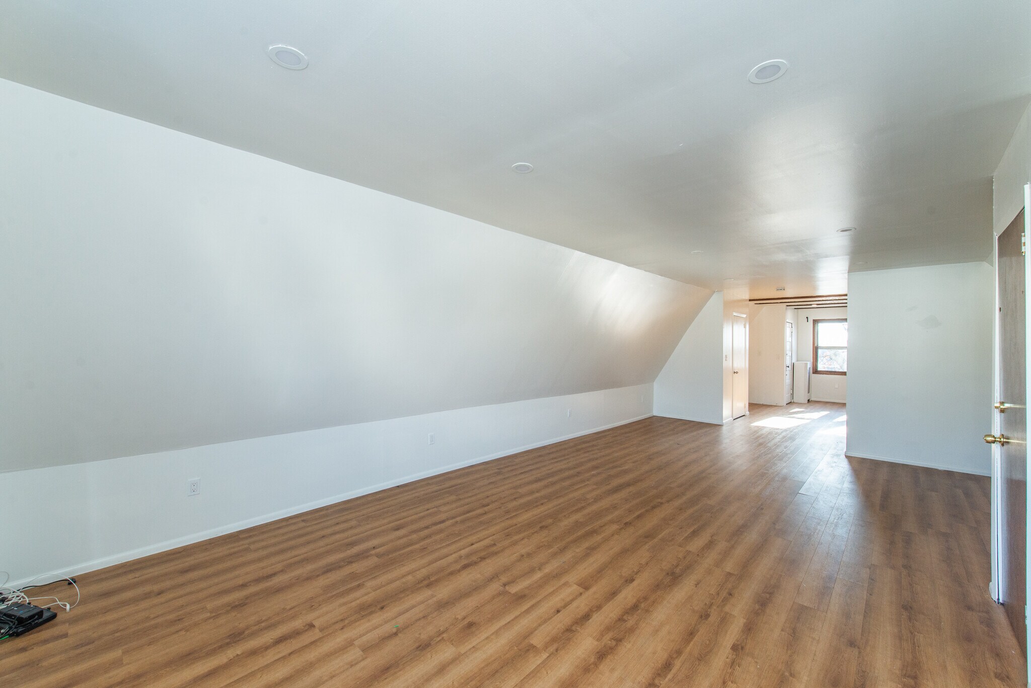 Building Photo - 90 Maple St