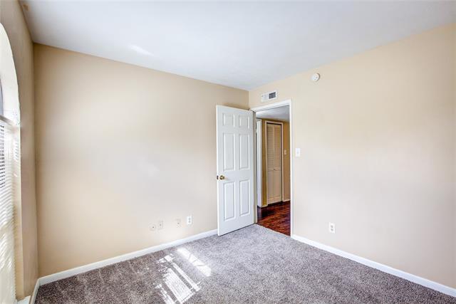 Building Photo - 6901 Sandybrook Dr
