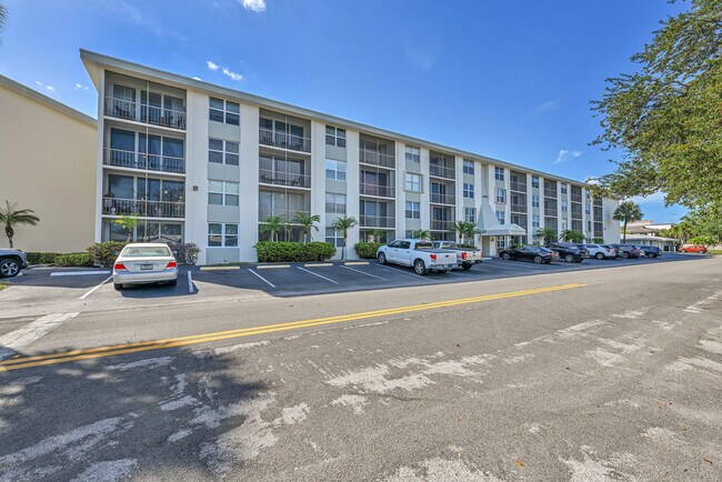 Building Photo - 4501 NE 21st Ave