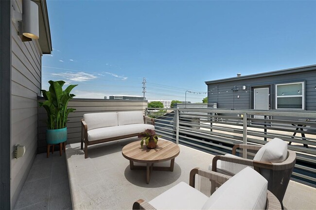 Building Photo - 1412 Waterloo Shore Ln