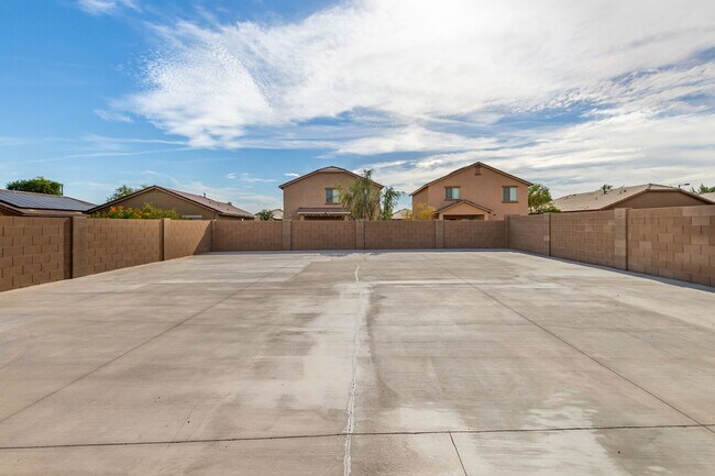 Building Photo - One Of A Kind Home For Rent In Buckeye!
