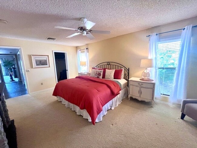 Building Photo - Golf Course Pool Home with 4 Bedrooms!