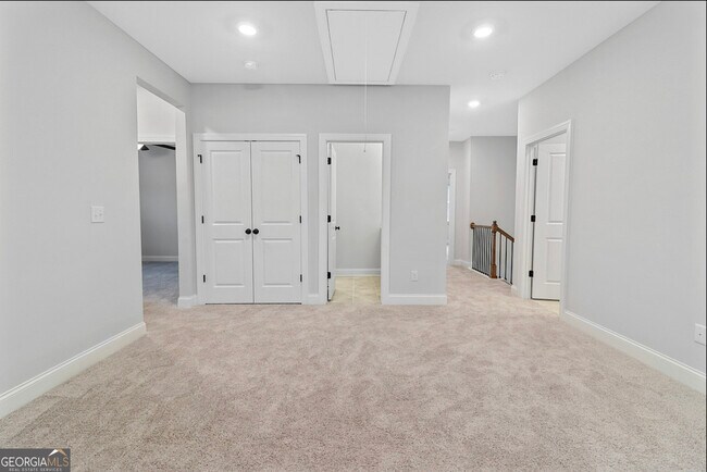 Building Photo - 127 Vivian Ln