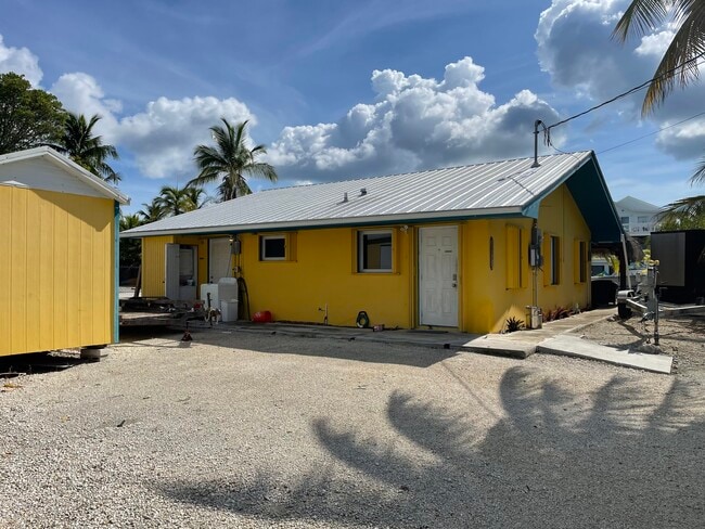 Building Photo - Meyer Ave Home