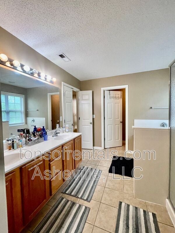 Building Photo - 51 Yorktown Cir