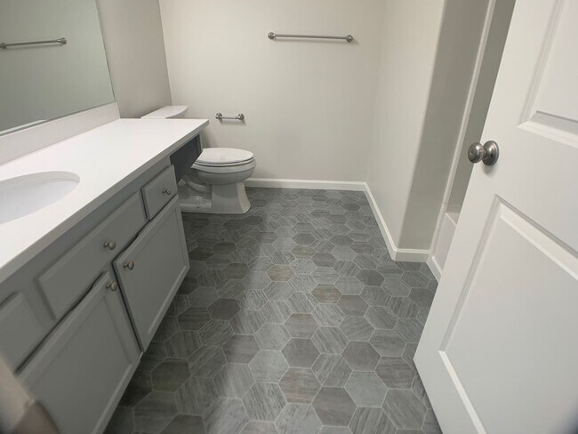 Building Photo - Remodeled Beautiful Progress Ridge Town home! 2 Bedrooms 2 Baths, 1628 Sq. Ft.