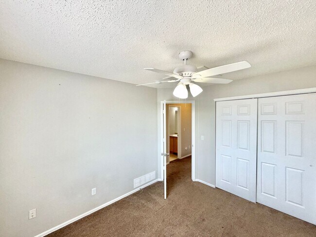 Building Photo - 4899 Saddle Ridge Dr