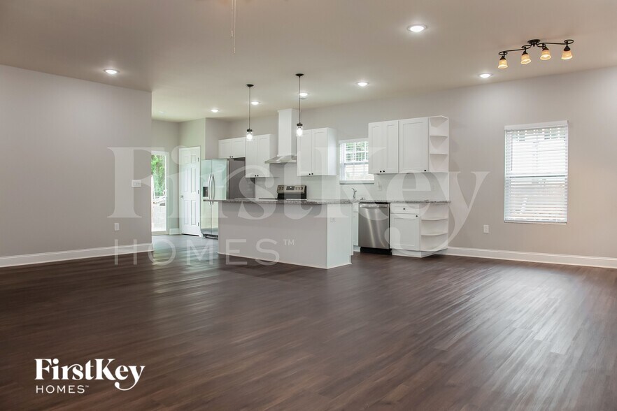 Building Photo - 5039 Tuckaseegee Rd