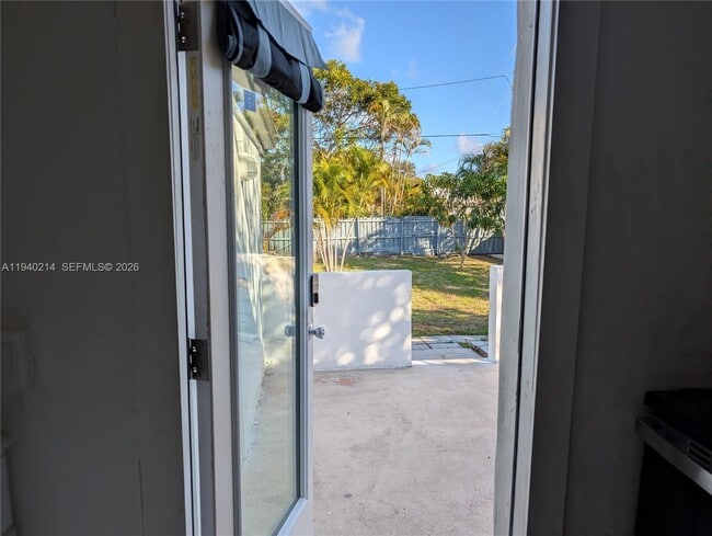 Building Photo - 311 SW 2nd Ave