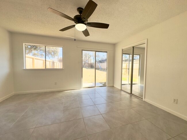 Building Photo - 7409 Tierra Verde Dr