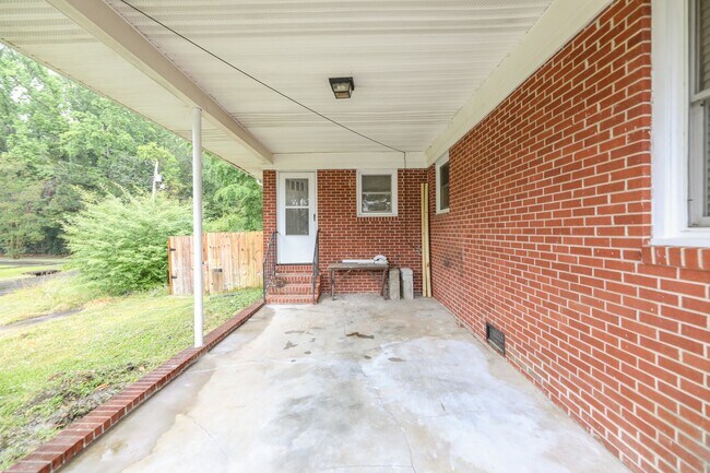 Building Photo - 522 N 25th St