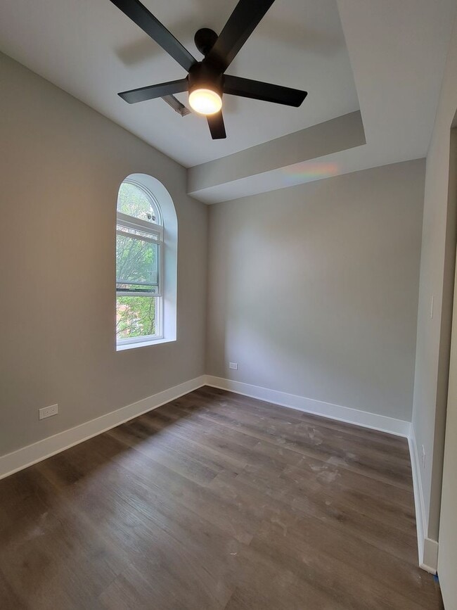 Building Photo - 1319 W Cullerton St