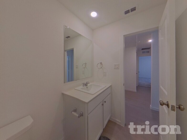 Building Photo - 1636 Baugh St