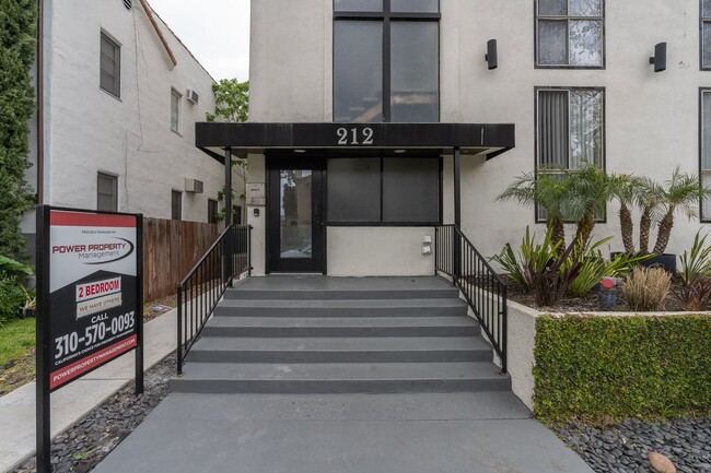 Building Photo - 212 S Arnaz Dr