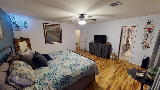 Building Photo - 6616 Piedras Blanco Dr