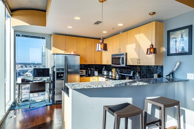 Building Photo - 777 N Ashley Dr