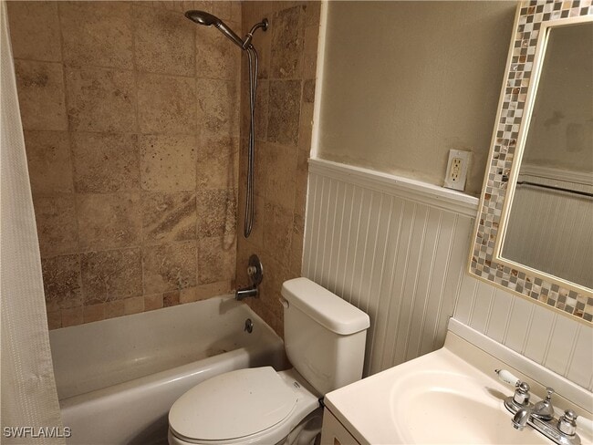 Building Photo - 421 12th Ave S