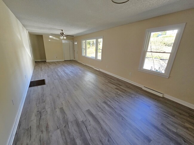 Building Photo - 609 Memorial Dr Ext