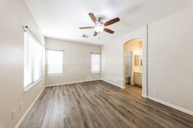 Building Photo - 2723 S 156th Dr