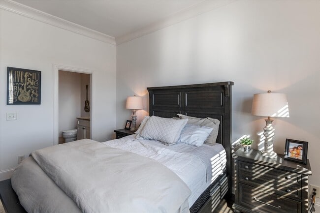 Building Photo - 3127 Parthenon Ave