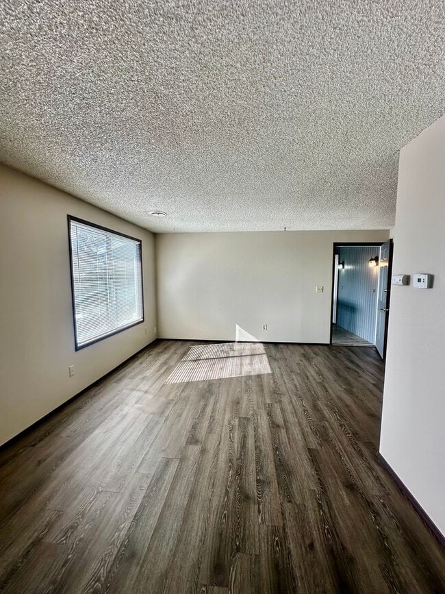 Building Photo - 2bdrm, 1 bath apartment in Moyina Heights. Water,sewer & garbage included