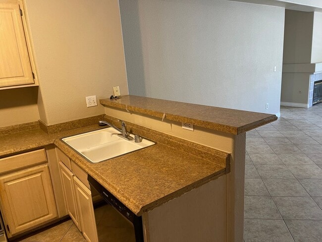 Building Photo - Spacious Condo with Loft & 2-Car Garage – Minutes from the Strip!