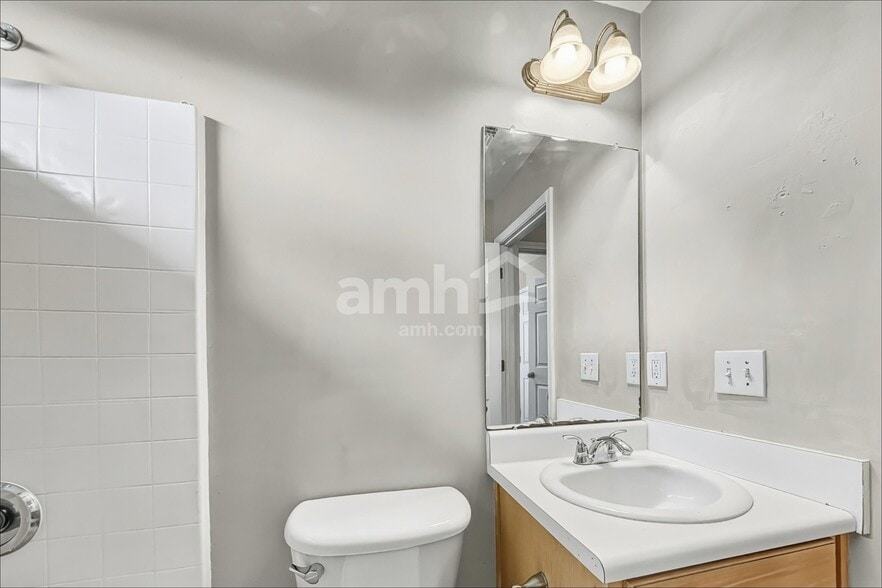Building Photo - 474 Young Way