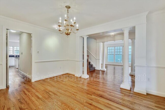 Building Photo - 1805 N Adams St