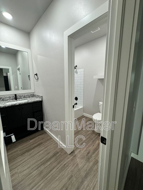 Building Photo - 869 Apple Blossom Wy