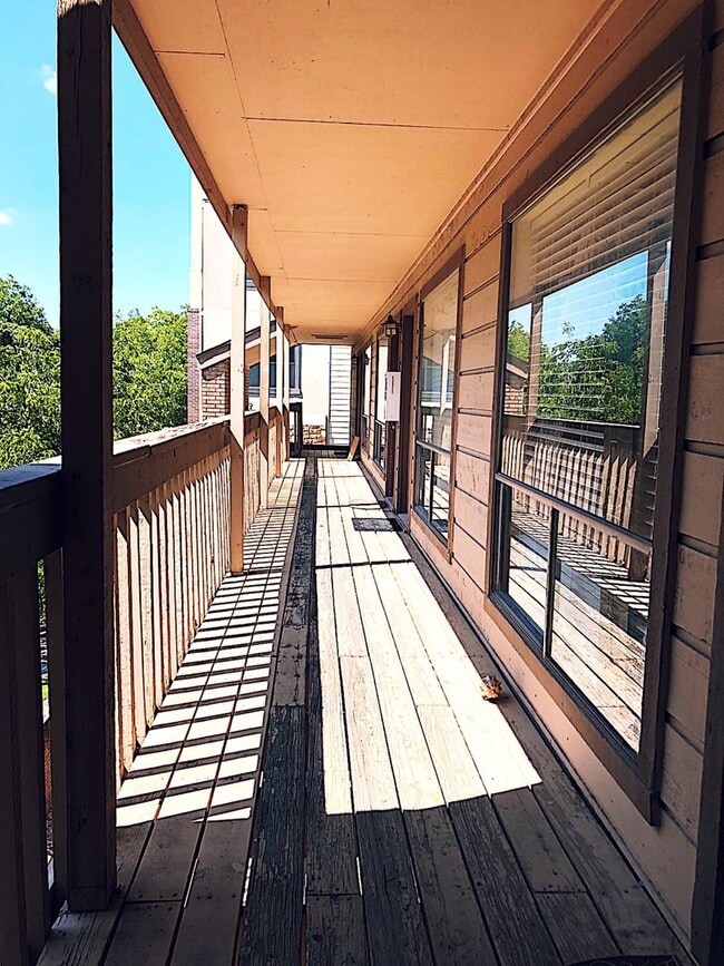 Building Photo - PEARL WEST CAMPUS - LOFTED 2BD/1BA