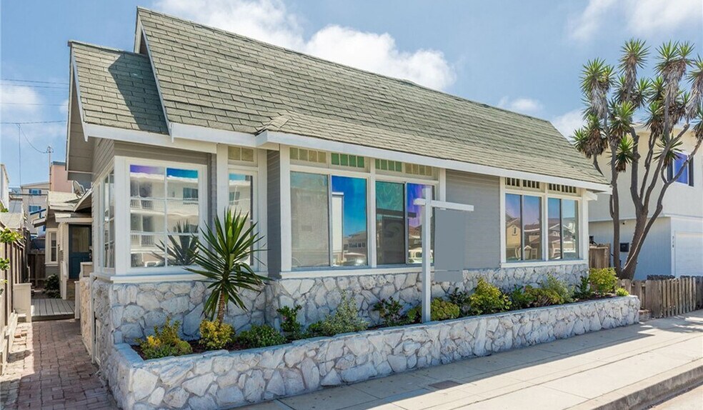 Building Photo - 718 Hermosa Ave