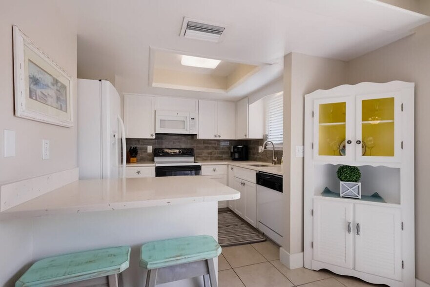 Building Photo - 2515 Avenue B