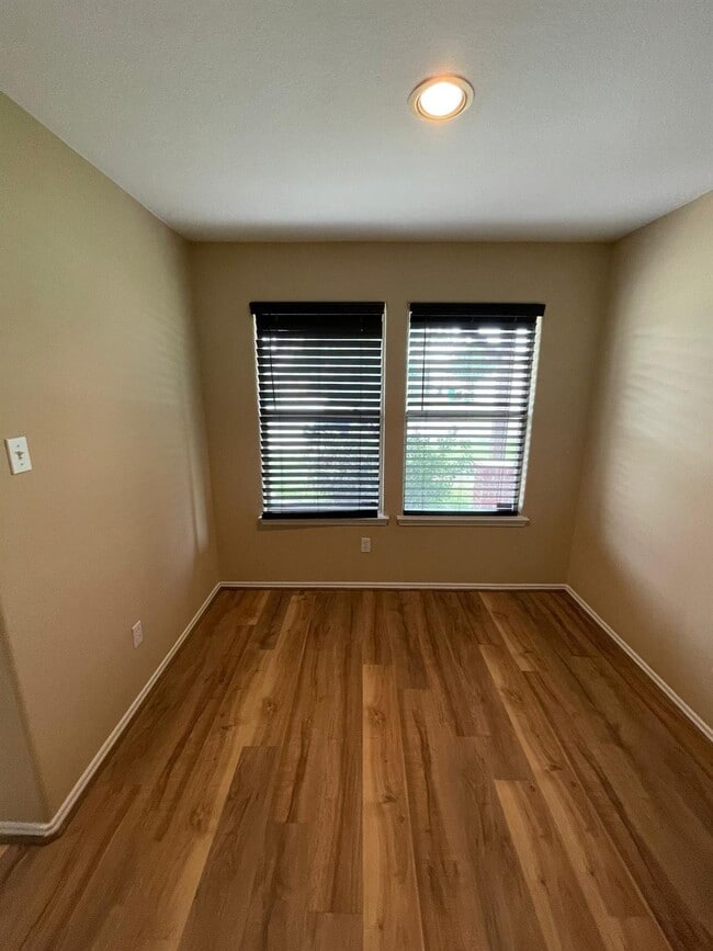 Building Photo - 8714 Sunset Pond Dr