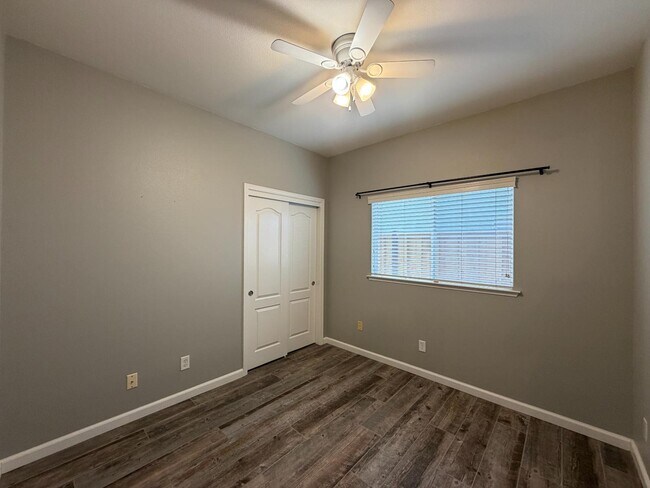 Building Photo - 2785 E Shea Dr