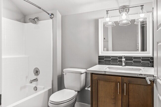 Building Photo - Beautiful split bedroom floorplan in the Sky Mesa Community!