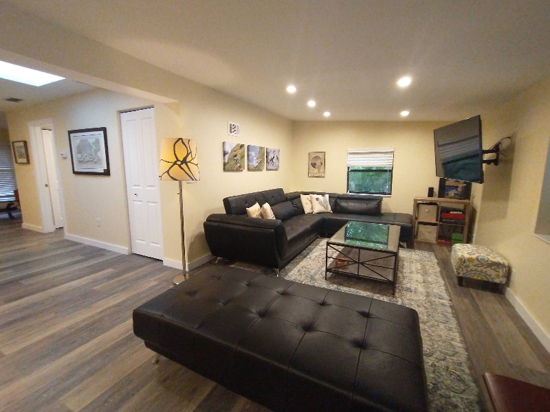 Building Photo - 1865 Washington Ave