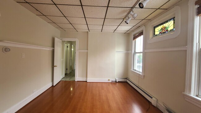 Building Photo - 86 Tonnelle Ave