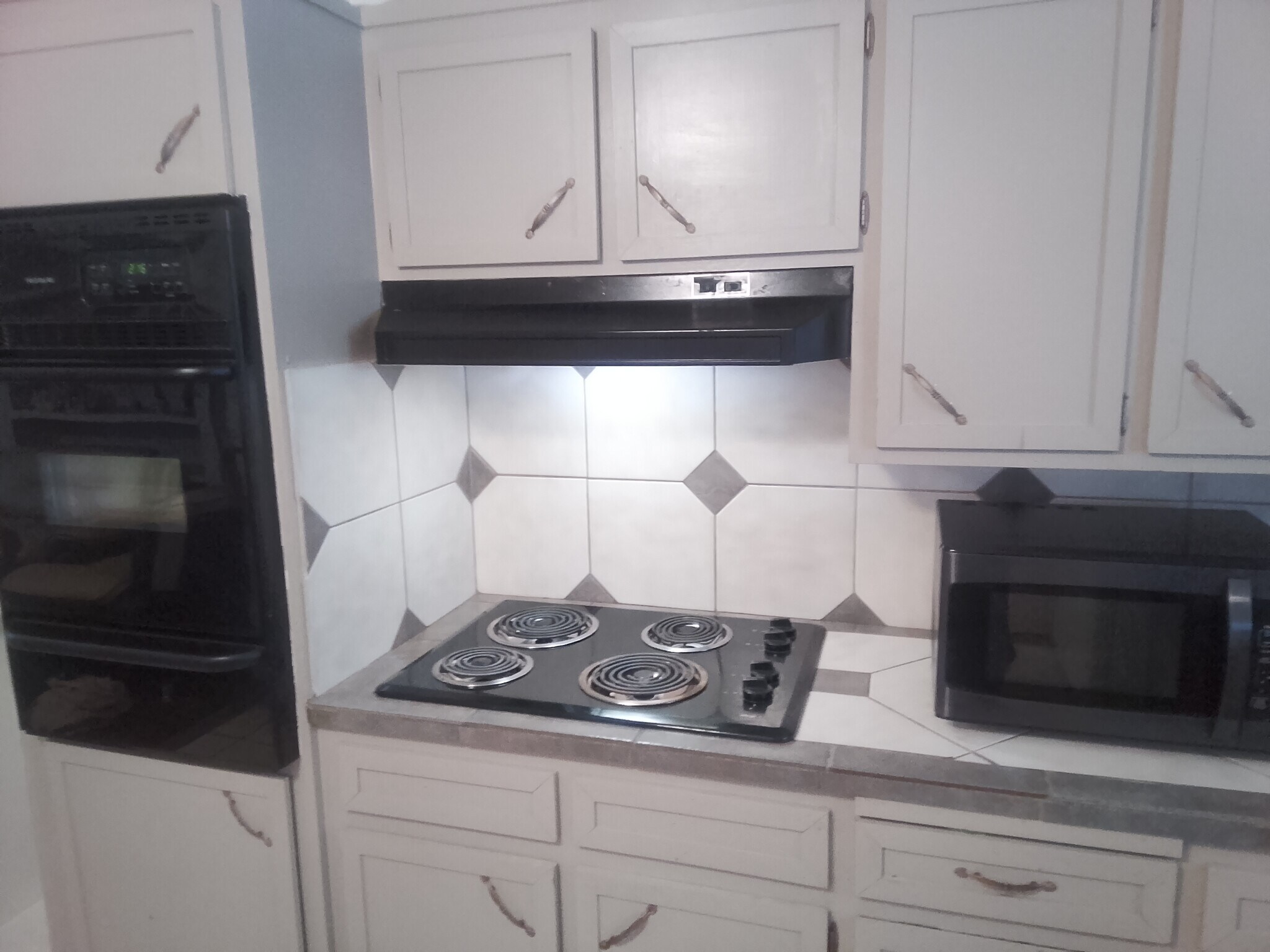 Building Photo - 10208 E 7th St