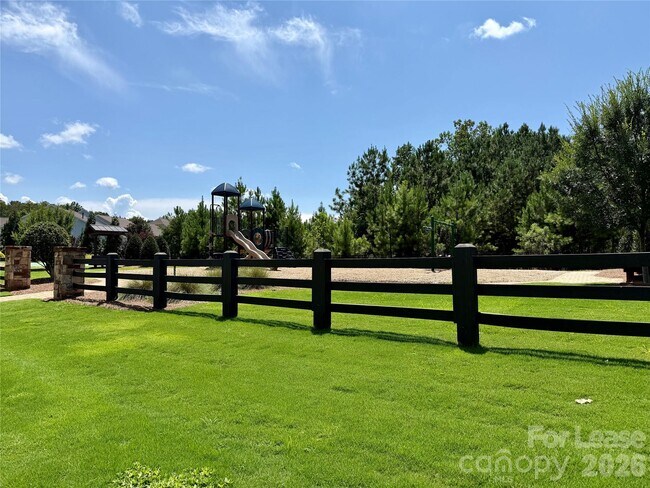 Building Photo - 4019 Oakmere Rd