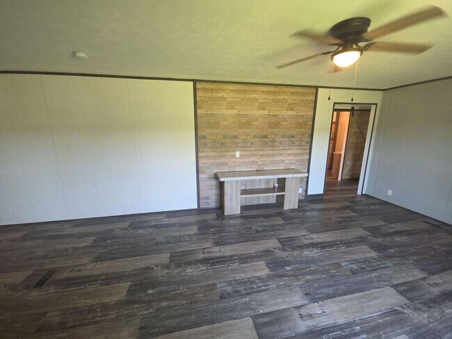 Building Photo - Spacious 4-Bedroom Home on 1 Acre in Peaceful Rickman Setting