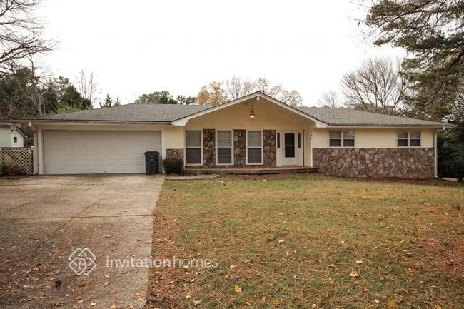 Building Photo - 247 Sandra Dr NW