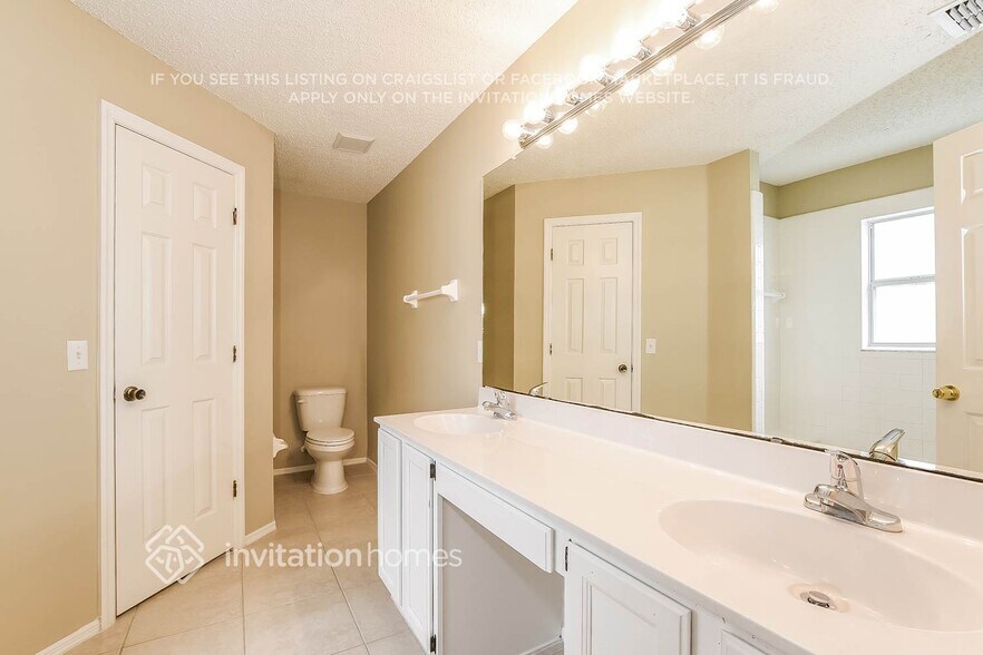 Building Photo - 435 Country Wood Cir